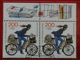 德国邮票 1995年 邮票日 骑自行车的女邮递员 1全双联盖销