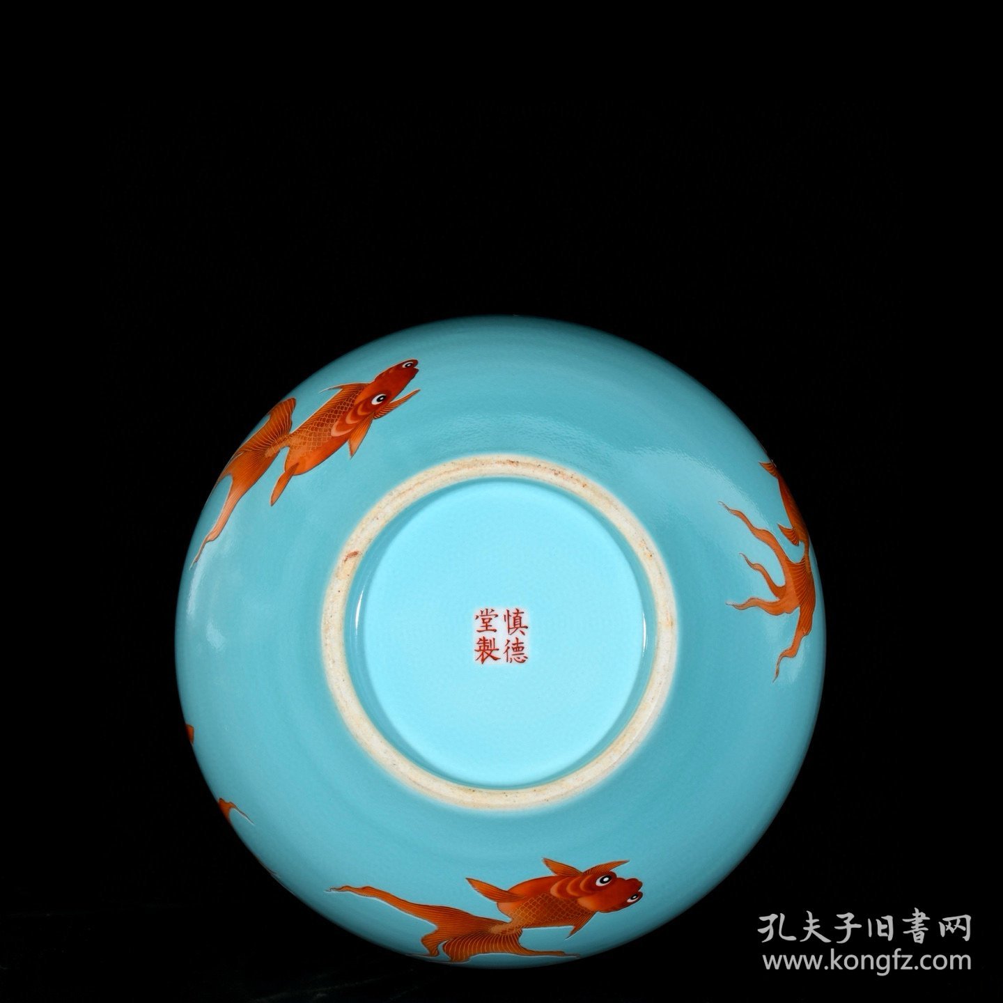 清慎德堂松石绿矾红描金金玉满堂纹天球瓶；37x25厘米