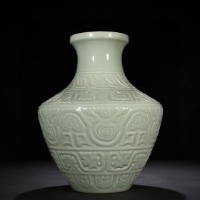 清乾隆粉青釉刻仿古夔龙纹罍式大尊 38×30厘米