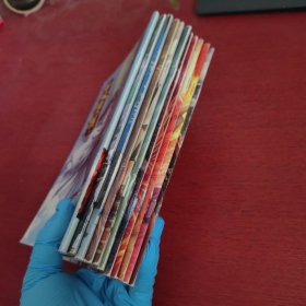 四大名捕 漫画1 2 3 4 5 7 8 9 10 11 12 附海报一张【11本合售 内页干净 实物拍摄】