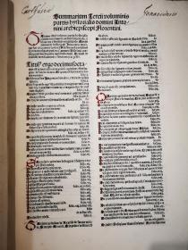 1484 摇篮本！Summa Historialis sive Chronicon《编年史》初版本三卷全，创世以来的历史，拉丁文。作者是15世纪意大利圣马可修道院院长及佛罗伦萨主教安东尼乌斯（1388-1459），出版者是当时出版界大佬纽伦堡的Koberger，著名的《科贝格圣经》《纽伦堡编年史》都是他出版的。开本辽阔40cmx28.5cm，封面为猪皮包裹木板，暗纹浮雕，内页触手如新，极其难得！