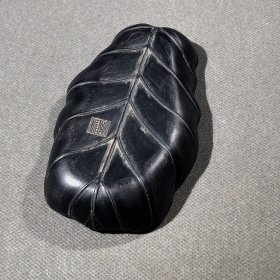.端砚，随形，雕刻树叶。