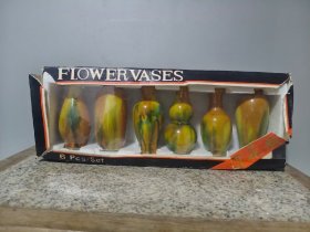 #24112801，几十年的小花瓶工艺品，品如图。
