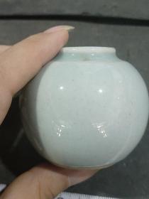 B1.817 豆青釉小陶瓷罐2个
