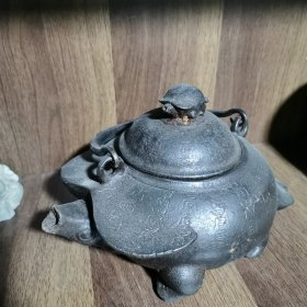 带铭文铁乌龟壶