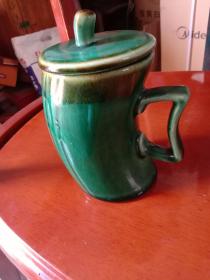 绿釉杯