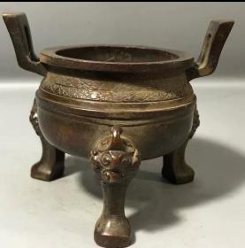 家里的老物件 纯铜香炉楚三足铜鼎香炉，品相
完好，直径10厘米，有2斤多。实铜的！