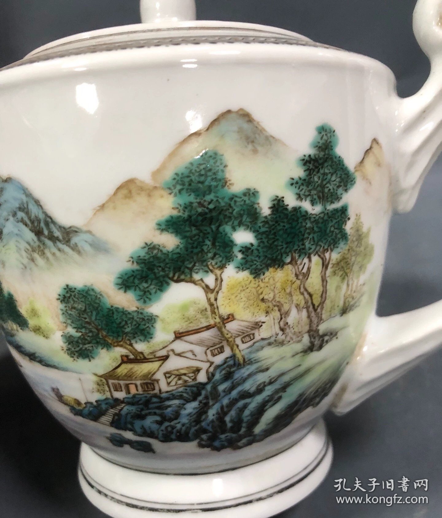 点击查看原图 汪小亭款山水老茶壶
