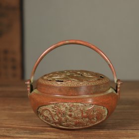 铜龙凤手提薰炉 摆件，品相如图 口径：7.6厘米 高度：6厘米 耳距：10.3厘米 重约：430克