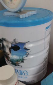 空的，牛奶铁罐，一个