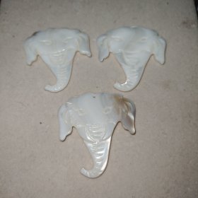三个大象形吊坠，螺钿雕刻的，三个一起出。
