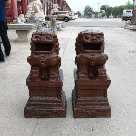 下乡收到瓷质狮子一对，品相如图，
