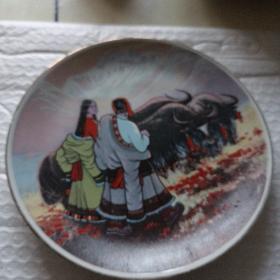 西藏人物彩绘盘
