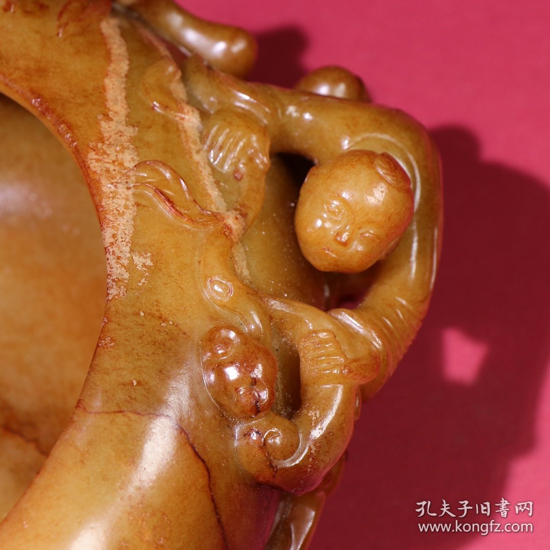 旧藏和田玉籽料童子如意桃型笔洗