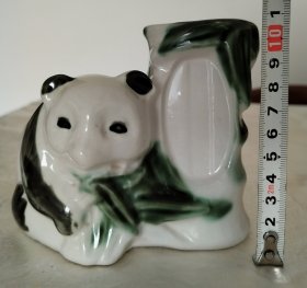 熊猫造型陶瓷摆件