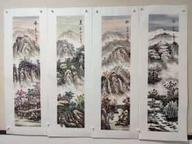 《春夏秋冬》四季轮转，从桃花盛开，青山绿水，到金色家园，白雪皑皑，一年四景皆融于画中。 赵冬梅，女，1962年出生，河北秦皇岛人，目前是国家一级美术师，河北省美术家协会会员，秦皇岛市美协会员，秦皇岛冬梅书画研究院院长，老师特别擅长山水画和牡丹、四君子和荷花等题材的绘画。 画心尺寸:100*25