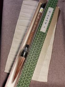 回流苏州湖笔“大号鸡毛笔”，90年代的出口的品种，现在很少见，值得收藏。出锋12，直径2.6厘米，塑封膜未拆。