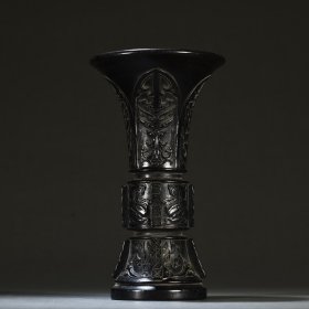 清代 紫檀饕餮蕉叶纹花觚一对