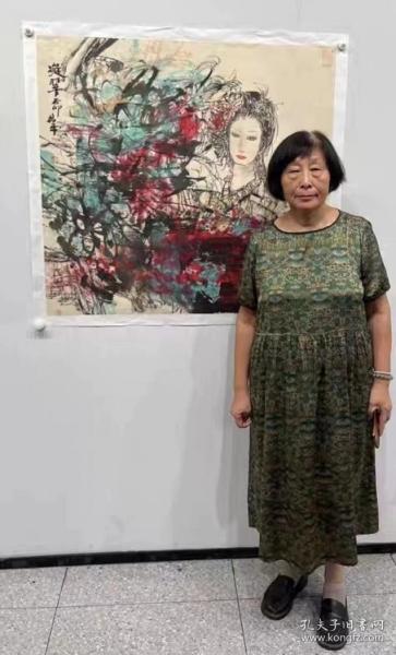 石齐弟子中美协胡鸽平8平尺大作。

胡鸽平，中国美协会员，河南省美协会员，河南省书协会员、中国书画教育研究院中国画工笔创作部导师、中国女子书画院理事。作品曾多次参加全国性大展并获奖，2016年作品在欧洲西班牙展出并刊登在西班牙(北卡斯蒂利亚日报）受到西班牙作家诗人阿冈索的赞赏：鸽平的绘画犹如一缕香风，带着它的气质吹入西方文化的百花园。

不二轩出品包真包邮