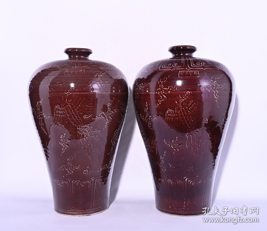 明永乐祭红釉雕刻凤纹梅瓶，高45×27厘米