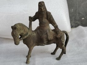 老铜关公摆件一个，做工精细漂亮，难得少见，品相良好如图