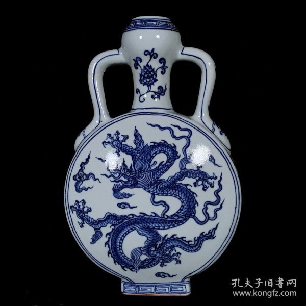 明宣德青花龙纹蒜头扁瓶，高27厘米，直径17厘米