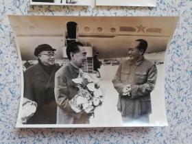 1977年（北京）关梦舟、张盛英、朱风扬（赠送）常州廖述善（伟人照片共3张）7.5*6、8*7.5、20*15cm！