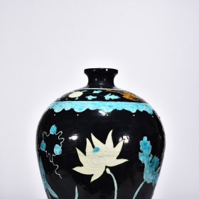 瓷器 明永乐珐华彩荷花花卉纹梅瓶 高38厘米 宽22厘米