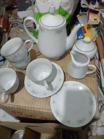 湖南醴陵国光瓷器早期出口茶具一套15件6个茶杯6个座碟，1个茶壶，2个小壶，全新没使用过带原包装，