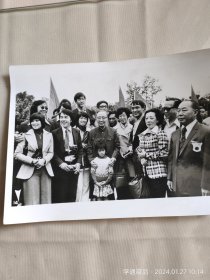 七十年代新闻照片：郭沫若和日本友人合影（尺寸：20.5X15CM）
