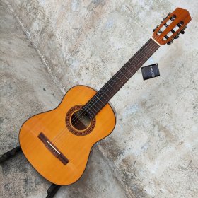 儿童'女士36英寸云杉面单古典吉他，品牌＆型号Tolido MC-20S JUN 马丁尼吉他厂出品，沙比利背侧板，玫瑰木指板，可自提。
