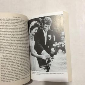 Mrs. Kennedy: The Missing History of the Kennedy Years 肯尼迪夫人：肯尼迪时代错失的历史> 英文原版插图本