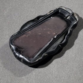 .端砚，随形，雕刻树叶。