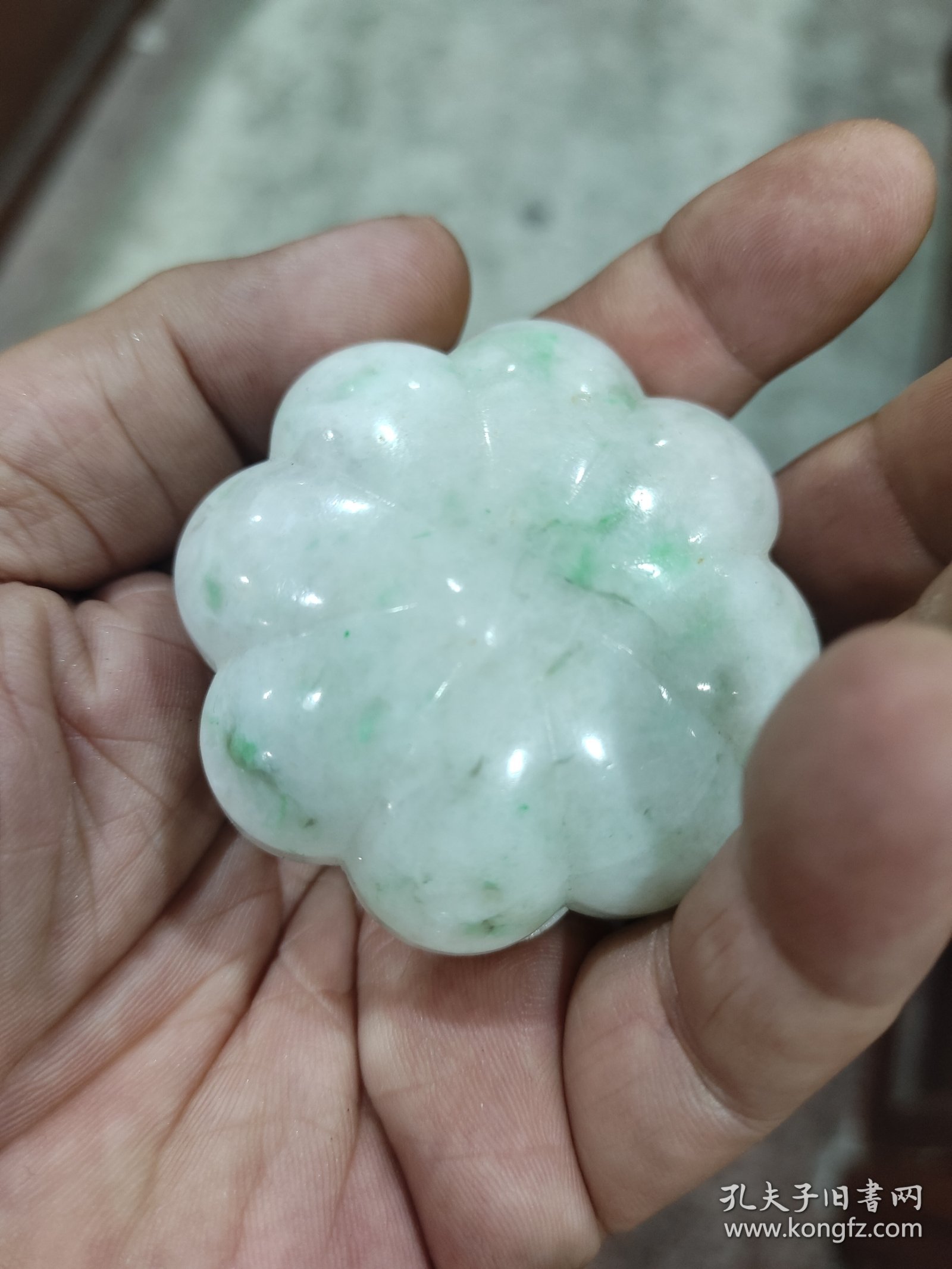 珍品翡翠粉盒