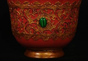 宋汝窑红釉宋徽宗御制款簪金花镶嵌宝石碗，高11.8×5.2厘米