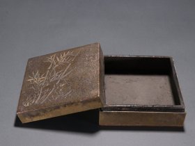 旧藏 铜刻竹纹墨盒。 规格：高5.3cm 宽12.4cm 重1380g
