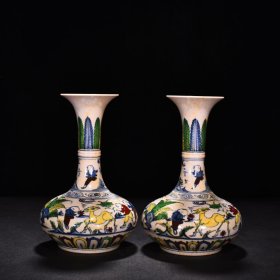 旧藏 明成化红胎斗彩姹紫婴戏纹赏瓶（万贵妃款） 高21厘米 宽12.5厘米