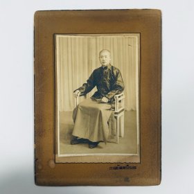 民国时期 天津中国摄影公司 名流肖像照1帧 贴覆于硬卡纸