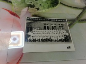 老照片1952年太原铁路职工业余休养所第一期休养员出所留念