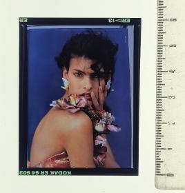 打包6张，120反转片底片，美女模特时装摄影艺术反转片底片正片胶片，出版社翻拍的杂志图片，大小4.5厘米×6厘米左右。