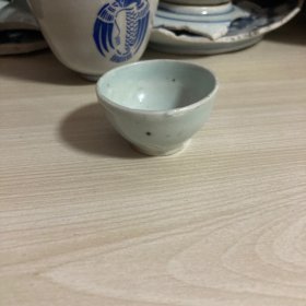 晚明清早期豆青釉小杯
