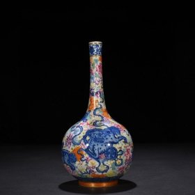 清雍正粉彩万花地青花狮子滚绣球胆瓶 27*13厘米 10800
