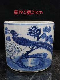 清代青花花鸟纹笔筒，全品无残，品相完整，成色如图。