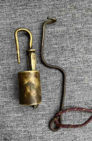 老铜锁，古怪，奇特，可以使用。