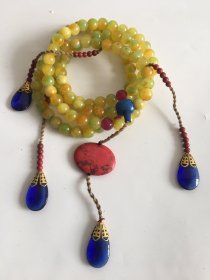 乾隆年间大清内务府制苹果绿翡翠镶松石蓝水晶朝珠一盒，天然翡翠，包浆完美