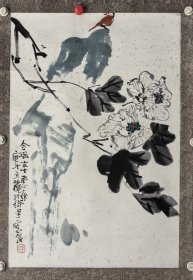 邱应昌 68/45 立轴 1944年生于成都，工艺美术师，成都美术学校毕业。自幼喜爱绘画艺术，师承名画家伍瘦梅、陈恒先生。现为中国工艺美术学会会员，四川省美术　家协会会员，四川省工艺美术学会书画专业委员会常委。四川省文史馆巴蜀诗书画研究会会员，成都市美术家协会会员，成都市书画家协会会员，成都市政协书画院　画师。先生作品以画花鸟为主，兼攻山水。继承传统又求创新，善将山水花鸟融为一体，