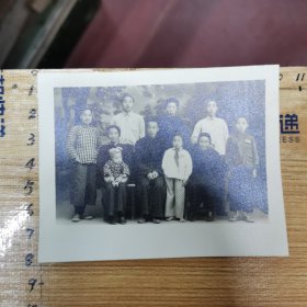 老照片：三代十口之家全家福、50年代、见书影