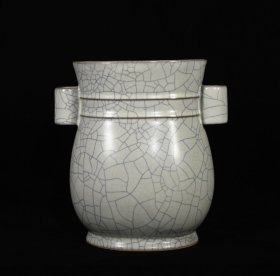 宋哥窑乾隆御题纹贯耳瓶，高18.5×17.5厘米