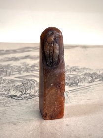 清代寿山石老印章 长宽 1.4 高 6.3cm。 品相完整。