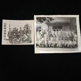 80年代·济南师专（济南师范学院）·校门口及教学楼前 合影照·两张合售·尺寸8.1x10、12.7x15.2厘米！